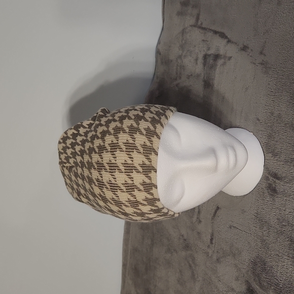 No Brand, Unisex, One Size Fits All, Gray and Off White Beanie - Picture 2 of 5